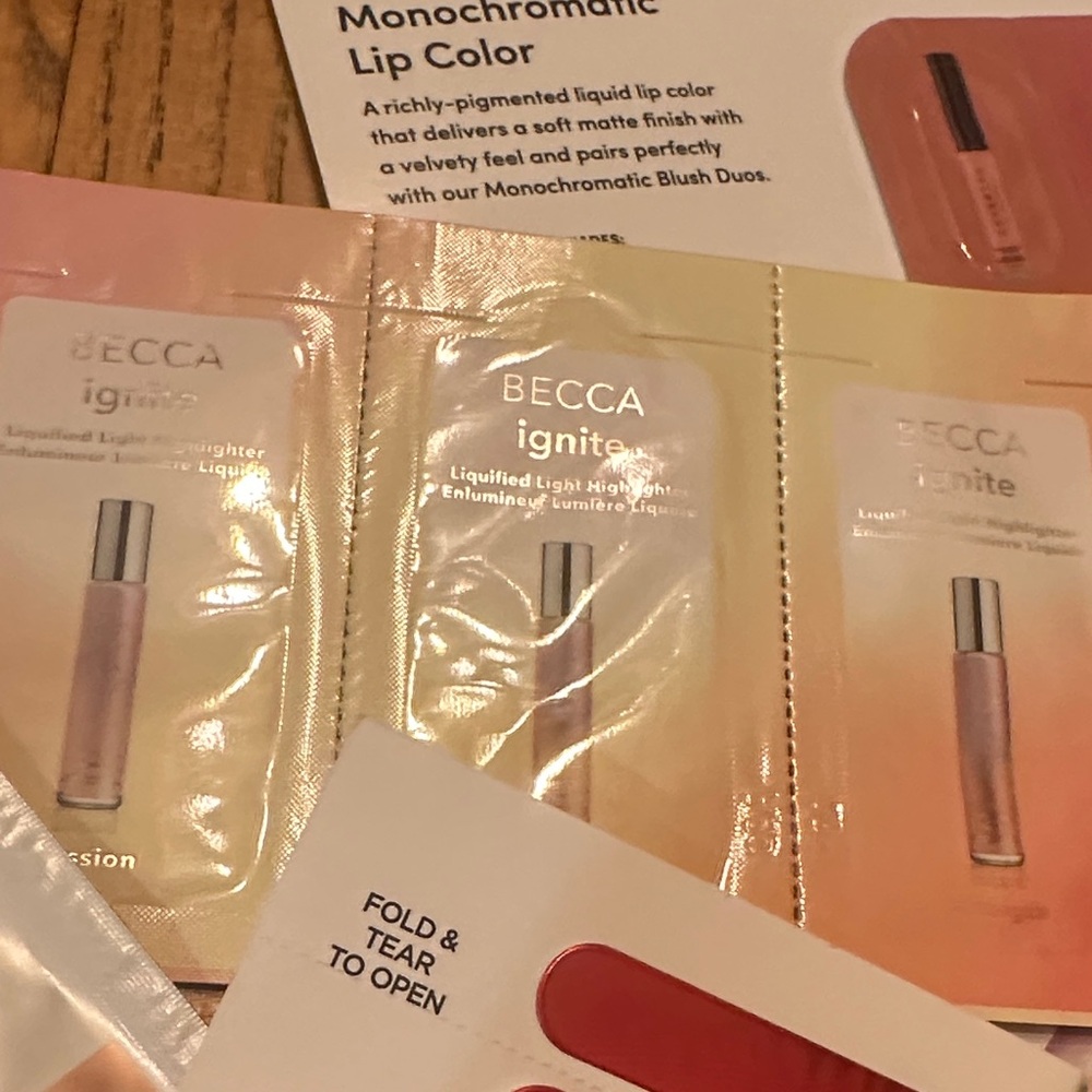 Beauty Sample Bundle - Picture 5 of 9